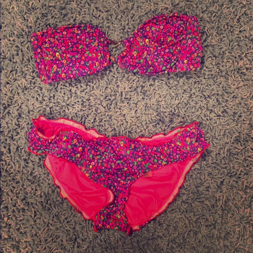 Victoria’s Secret strapless bikini